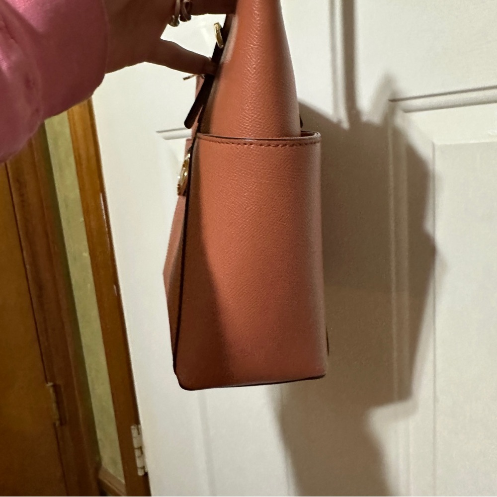Michael Kors Jet Set East West Gold Tone Logo Charm Tote Bag Brown Leather  EUC‎ - Picture 3 of 12